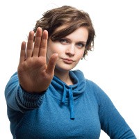 Eine Frau die sagt Stopp