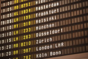 Imagen de un horario de tren eléctrico, que hace referencia a la localización en Colonia.